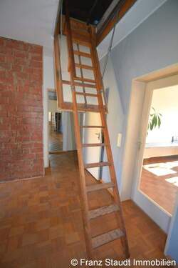 Treppe zum Spitzboden - 