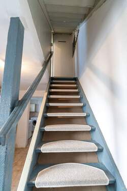 Treppe ins Untergeschoss - 