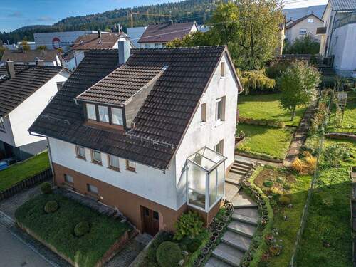 Objektansicht Garten mit Drohne - 