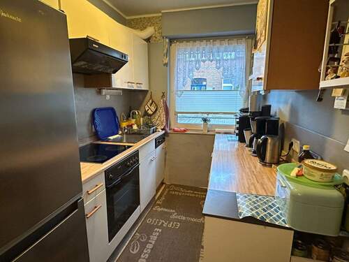 Blick in die Küche - 4 Zimmer Etagenwohnung in Westerstede