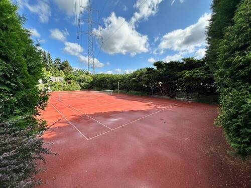 Eigener Tennisplatz - 7 Zimmer Bungalow in Gladbeck / Gladbeck-Butendorf