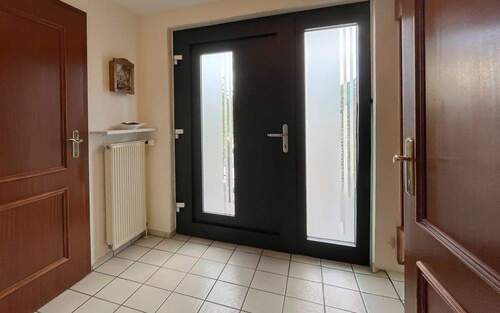 002.Hausflur.jpg - 5 Zimmer Reihenendhaus zum Kaufen in Dreieich