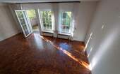 004.Wohnzimmer von Treppe aus.jpg - Reihenendhaus mit 120,00 m² in Dreieich zum Kaufen