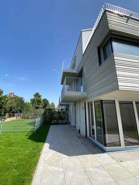Außenansicht - Gartenwohnung! 2-Zimmer-Erdgeschoss-Wohnung mit Terrasse und Garten in modernem Mehrfamilienhaus