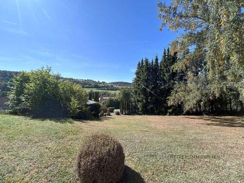 großzügiger Garten in gefühlter Alleinlage - 