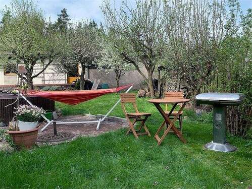 Blick in den weitläufigen Gart - 