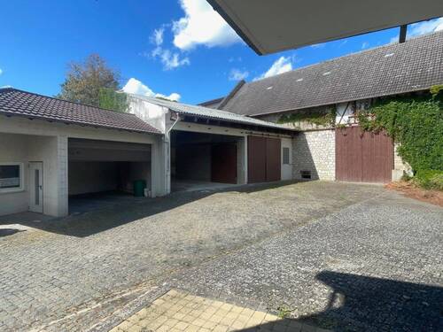 Hof vom Haus - Bauernhaus, Landhaus mit 245,50 m&sup2; in Essenheim zum Kaufen