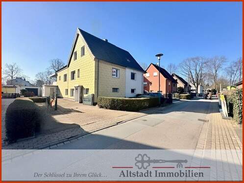 Vorderansicht - Eine Doppelhaushälfte, die Generationen Raum gibt- in Duisburg Walsum