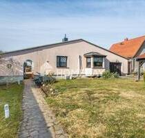 Familienfreundliches Einfamilienhaus im Bungalow-Stil mit schönem Garten, Terrasse und Pool - Ahrensfelde Eiche