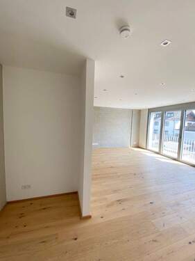 Flur+Wohnem - Etagenwohnung mit 61,00 m&sup2; in München zur Miete