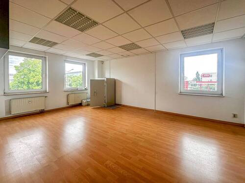 Grosszügiger Raum (1. OG li) - 