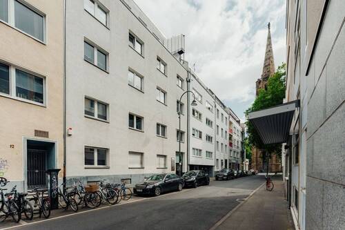 Vorderansicht - 2 Zimmer Mehrfamilienhaus, Wohnhaus zum Kaufen in Köln