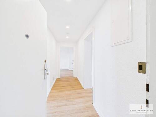 Entrée - 3 Zimmer Etagenwohnung zur Miete in Saarbrücken