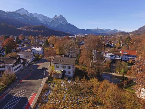 Baugrundstück mit Altbestand - 