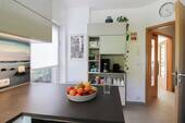 Küche mit Fenstertür - 