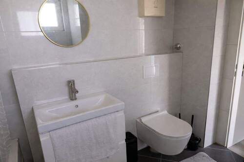 Badezimmer mit Wanne - 