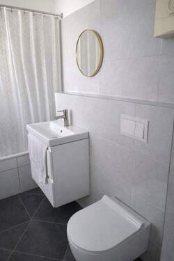 Badezimmer mit Wanne - 