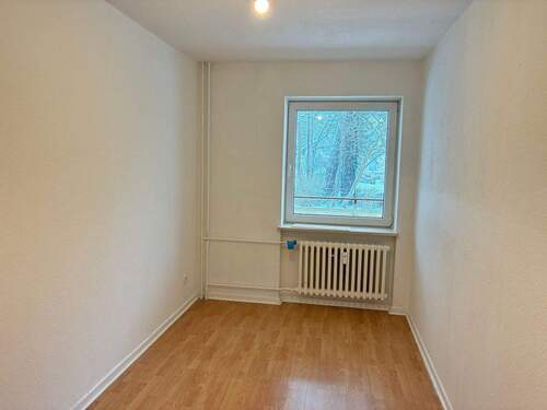 Arbeiten/Kind - Etagenwohnung mit 81,10 m&sup2; in Kiel zur Miete