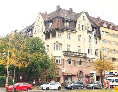 Hausansicht - Wunderschöne 5-Zimmer-Altbau-Wohnung mit Balkon im Nürnberger Stadtteil Maximilian