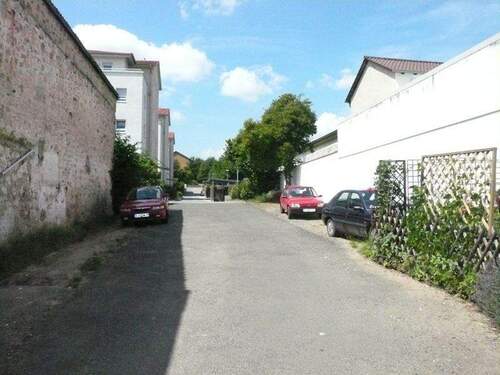 Zufahrt zur 2.Reihe MFHs - 