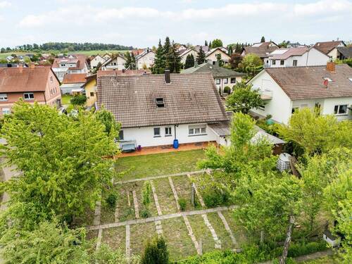 Großes Grundstück - 
