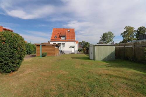 Garten und Carport - Einfamilienhaus mit 113,50 m&sup2; in Hessisch Lichtenau zum Kaufen