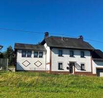 Gepflegtes Einfamilienhaus mit Nebengebäude und großem Grundstück in idyllischer Lage - Üttfeld