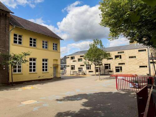 Grundschule im Ort - 