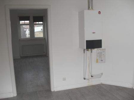 Wohnküche mit Durchgang zum Schlafzimmer - 