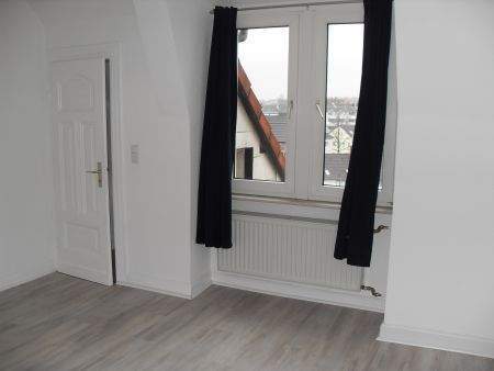 Arbeitszimmer mit Zugang zum Vorratsraum - 