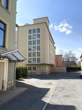 Einfahrtsbereich Hof - Büro in Reichenbach