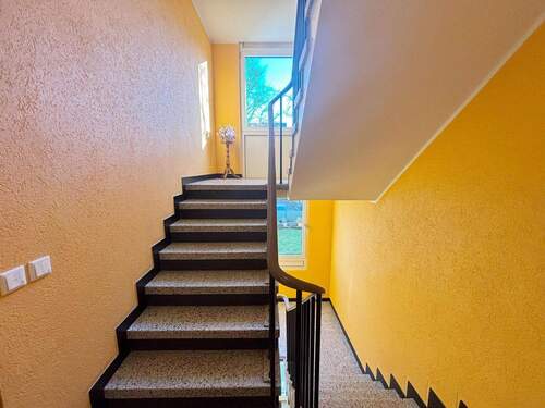 Treppenhaus - 3 Zimmer Etagenwohnung in Leverkusen