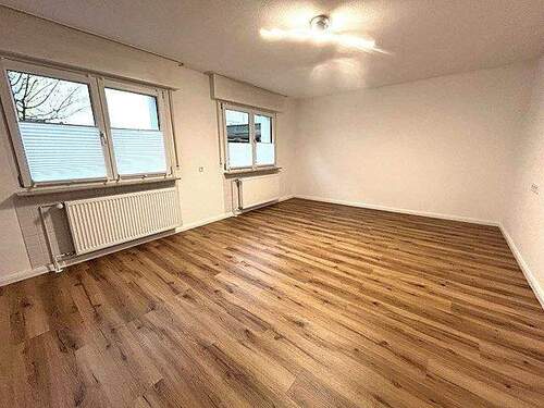 Wohnzimmer - Nette 4-Zi. Erdgeschosswohnung mit Garage in Birkenfeld