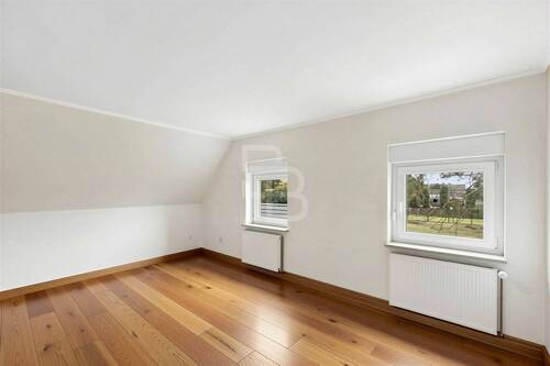 großzügiges Schlafzimmer (KI generiert) - 