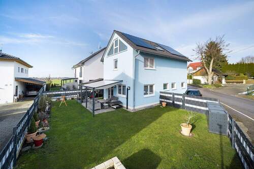 Ansicht - Neuwertiges freistehendes Einfamilienhaus in Günzenhausen