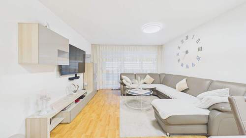 CAM04777G0-PR0044-STILL013 - 