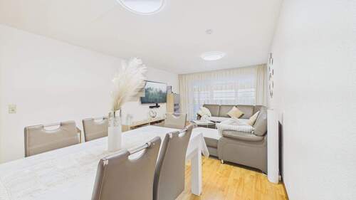 CAM04777G0-PR0044-STILL014 - 