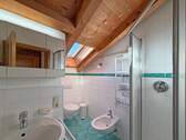 Badezimmer mit Dusche - 