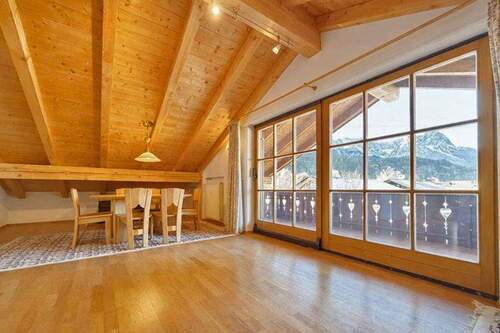 Wohn- / Esszimmer mit Balkonzugang - Etagenwohnung mit 78,00 m&sup2; in Garmisch-Partenkirchen zum Kaufen