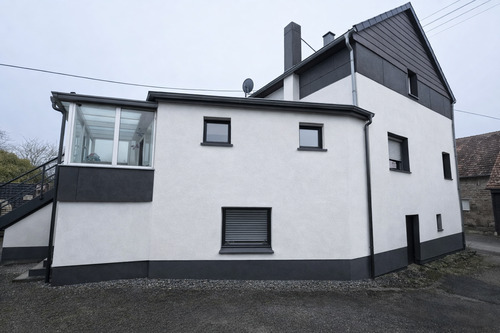 Mögliche Hausansicht nach Sanierung - KI erstellt - 