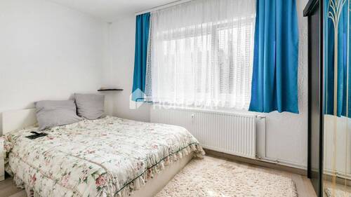 1. OG Schlafzimmer 1 1 - 