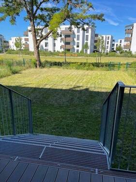 Blick in den Garten - 3 Zimmer Etagenwohnung zur Miete in Schweinfurt