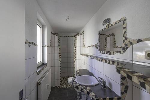 Badezimmer mit Dusche - 