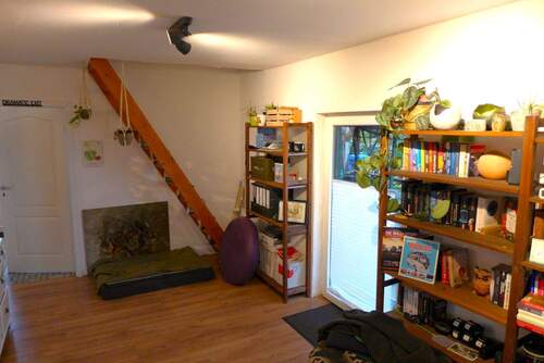 Wohnzimmer Ausgang Terrasse Aufgang Dachboden - 2 Zimmer Einfamilienhaus in Ovelgönne