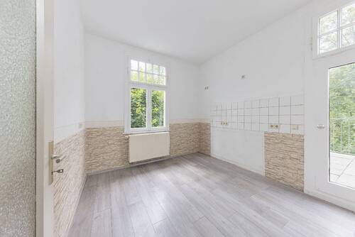 Wohnung 1: Küche mit Balkonzugang - 