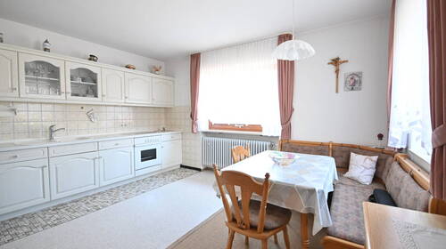 Großzügige Küche - 5 Zimmer Einfamilienhaus in Velburg