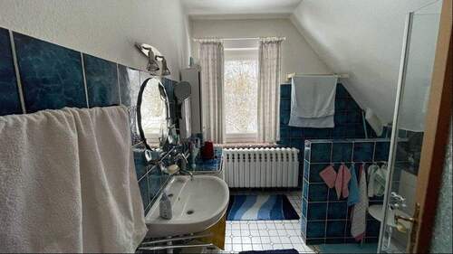 Bad mit Dusche im OG - 