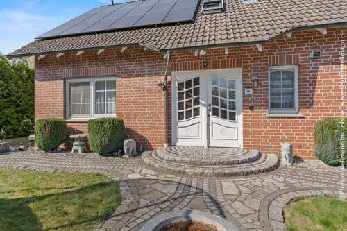 Mehrere Zugangsmöglichkeiten ins Haus - 7 Zimmer Mehrfamilienhaus, Wohnhaus zum Kaufen in Lienen