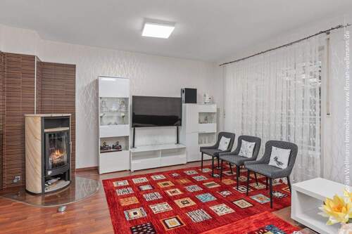 Kamin und Zugang zur überdachten Terrasse - 