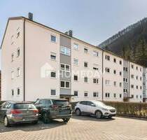 Helle 4-Zimmer-Etagenwohnung mit Balkon & Garage in gepflegtem Mehrfamilienhaus - Bad Urach